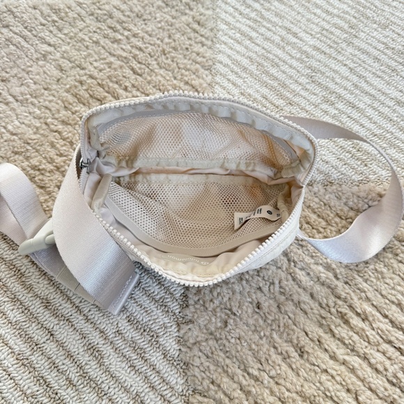 LULULEMON Everywhere Opal Belt Bag - Picture 4 of 4
